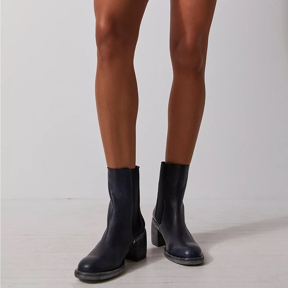 SALE 🚨 Free People Essential Chelsea Leather Boots Sz 39 9 8.5 - Picture 3 of 7